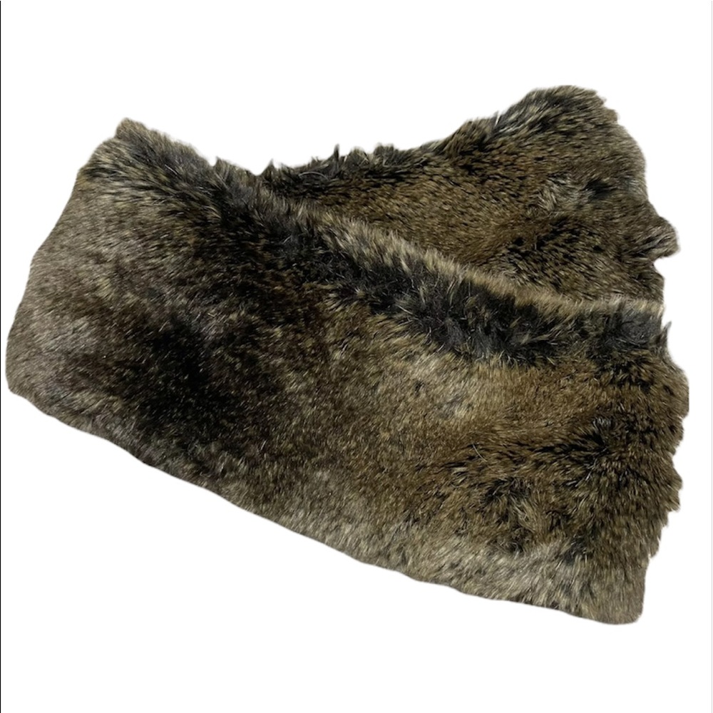 RESTORATION HARDWARE ULTRA FAUX FUR KEYHOLE SCARF IN LIGHT BROWN